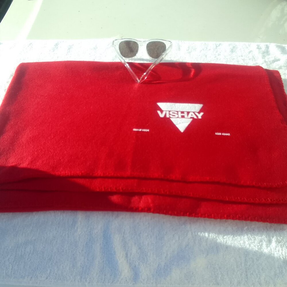 Bundle sunglasses&soft warm blanket throwover brand new, 5 colors